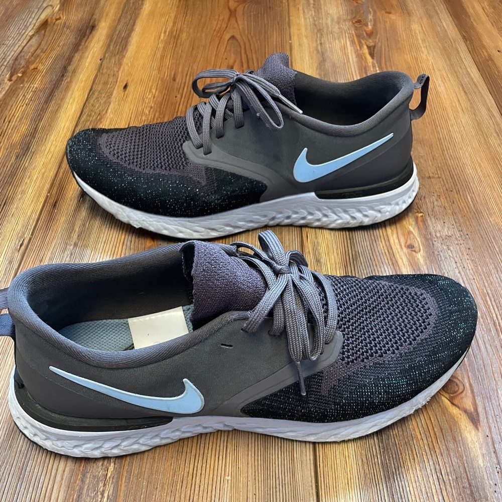 Nike mens 10.5 athletic shoes.